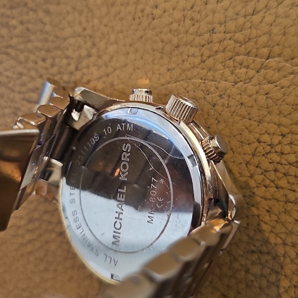 AUTHENTIC Michael Kors Gold Chronograph Watch MK8077 - Picture 5 of 7